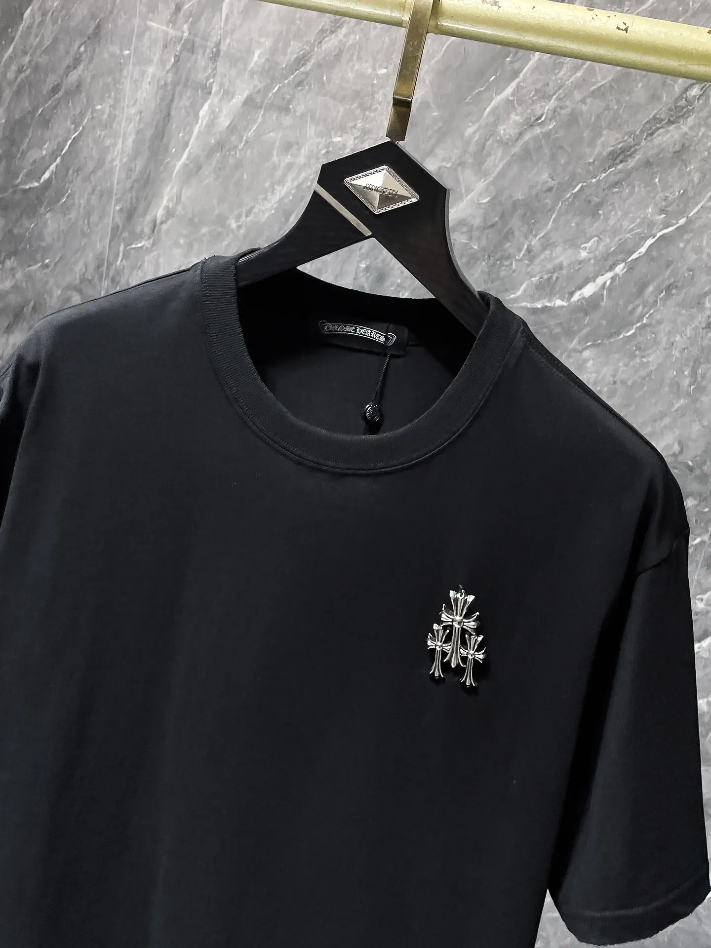 P160 new Chrome Hearts 25ss high-end version for summer! ! High-weight, environmentally friendly and high-quality top-quality fabrics 280g Crow Sanskrit handmade cross-buckle foamed short sleeves. Counter synchronization. Re-engraved version 1:1. Recommended color: black white. Size: S, M, L, XL